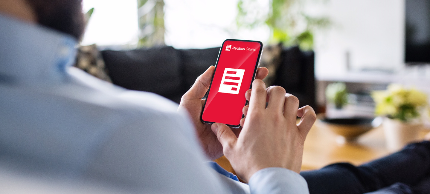 Telemóvel com um fundo dos recibos online.