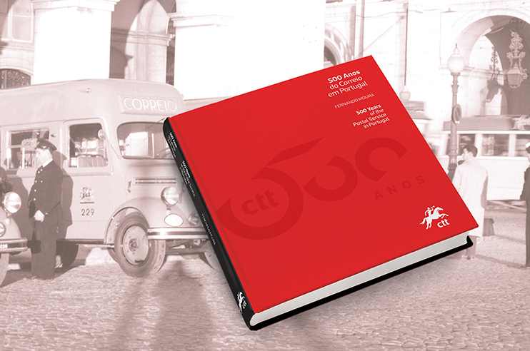 Imagem com livro “500 Anos do Correio em Portugal” sobre um fundo antigo com veículo e pessoas.